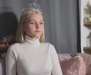 savannahshor is a  year old female webcam sex model.
