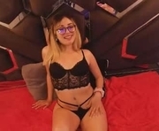 luna_piink_ is a 19 year old female webcam sex model.