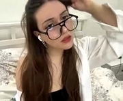 bushihugs is a 19 year old female webcam sex model.