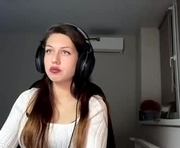 hildredmabray is a 18 year old female webcam sex model.