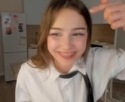 toralola is a 18 year old female webcam sex model.