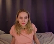 thismalarz is a 19 year old female webcam sex model.