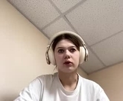 jamilaballensky is a 18 year old female webcam sex model.