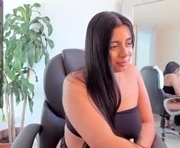 geminis11 is a 22 year old female webcam sex model.