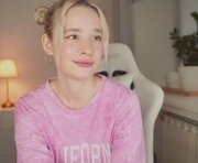 daddystrouble is a 22 year old female webcam sex model.