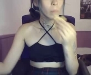 lole6913 is a 23 year old female webcam sex model.