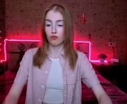 shylapie is a 18 year old female webcam sex model.