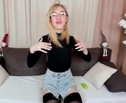 mirareid is a 20 year old shemale webcam sex model.