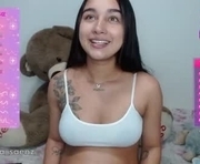 kitty_saenz is a  year old female webcam sex model.