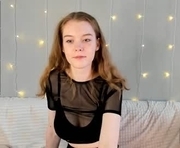 zarafeltham is a 18 year old female webcam sex model.