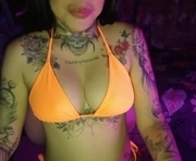 andre10_ is a 26 year old female webcam sex model.