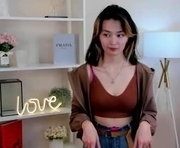 elvahetherington is a 18 year old female webcam sex model.