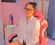 lynbrickell is a 18 year old female webcam sex model.