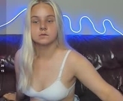 kateremixx is a 18 year old female webcam sex model.
