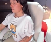 juliieta_evans is a 24 year old female webcam sex model.