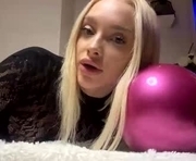 blonde_di is a 20 year old female webcam sex model.