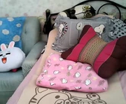 nicharee is a 89 year old female webcam sex model.