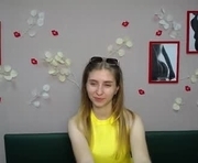 daliasunshine is a 22 year old female webcam sex model.