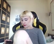 h3l9a_pataki is a 21 year old female webcam sex model.