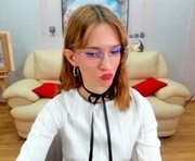 emmamilner is a 19 year old female webcam sex model.
