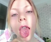 deva_alice is a 18 year old female webcam sex model.