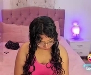 latinabombsheell is a 18 year old female webcam sex model.