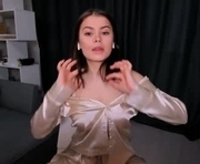 elunaseduces is a  year old female webcam sex model.