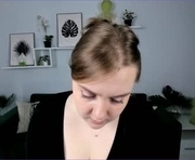 vanceryder is a 19 year old female webcam sex model.