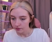 ksuhesa is a 23 year old female webcam sex model.