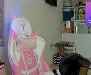 soulmate__ is a 19 year old female webcam sex model.