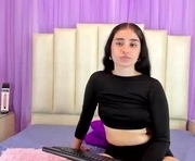 mirandaferrari is a 19 year old female webcam sex model.