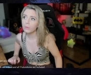 kimilee22 is a 99 year old female webcam sex model.