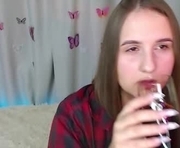 phantommira is a 19 year old female webcam sex model.