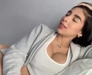 ninaclarkeoff is a 25 year old female webcam sex model.