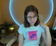 _mophie__ is a 18 year old female webcam sex model.