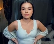 engelaven is a 18 year old female webcam sex model.