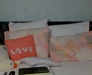 lavebima is a 18 year old female webcam sex model.