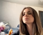 randibossom is a 18 year old female webcam sex model.