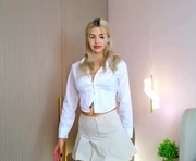 milabunny_ is a 18 year old female webcam sex model.