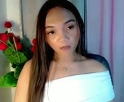 holy_shine is a  year old female webcam sex model.