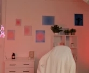 miavixxxen is a 21 year old female webcam sex model.