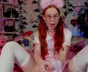 elsaredwood is a  year old female webcam sex model.
