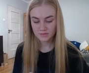 caroline_elliott is a 20 year old female webcam sex model.