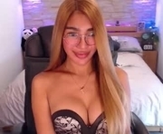 lovemotoh is a 27 year old shemale webcam sex model.