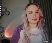 _kateline_ is a  year old female webcam sex model.