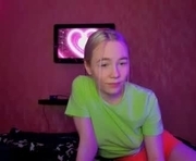 _molly_eva_ is a 18 year old couple webcam sex model.