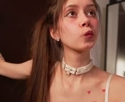 melissa_shawty is a 18 year old female webcam sex model.