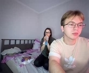 l0ve__sh0w is a 18 year old couple webcam sex model.
