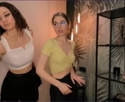 elviachaplin is a 18 year old female webcam sex model.