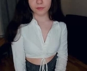 aislyhardey is a 18 year old female webcam sex model.